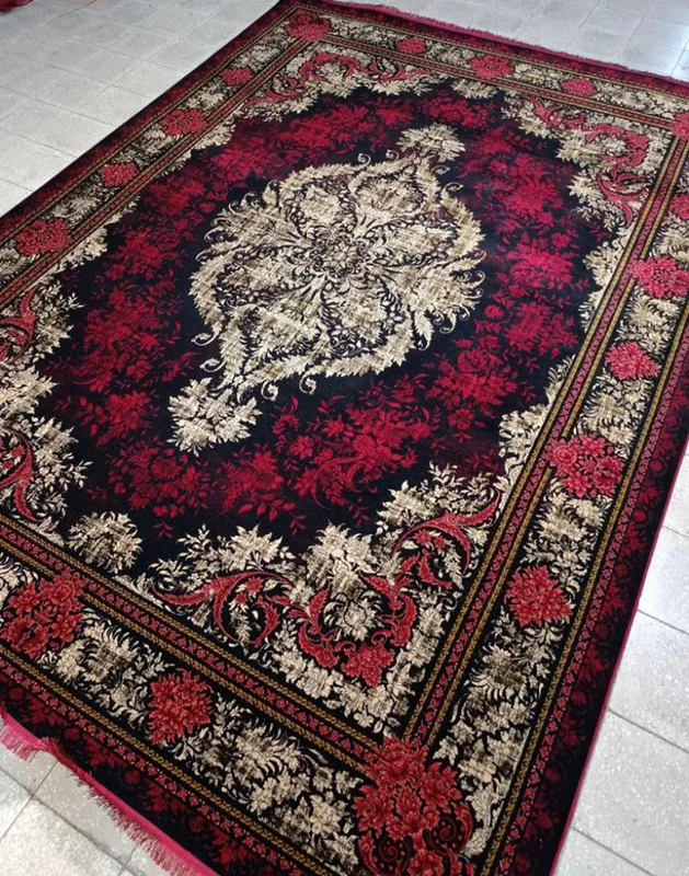 فرش ماشینی ۲۳۱۹ لاکی ۷۰۰ شانه اصل