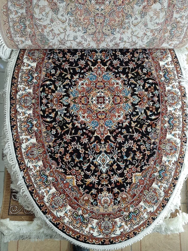قالیچه ماشینی فرش بیضی یک متر در یک و نیم متر ۷۰۰ شانه اصل ندا سرمه ای