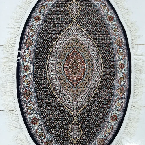 قالیچه فرش بیضی 1/2 متری ریزماهی سرمه ای ۷۰۰ شانه اصل